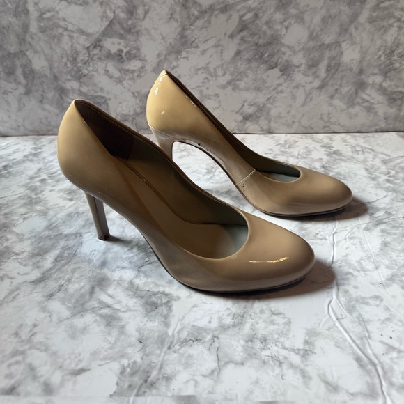 Elegant Beige High Heels - Picture 1 of 5
